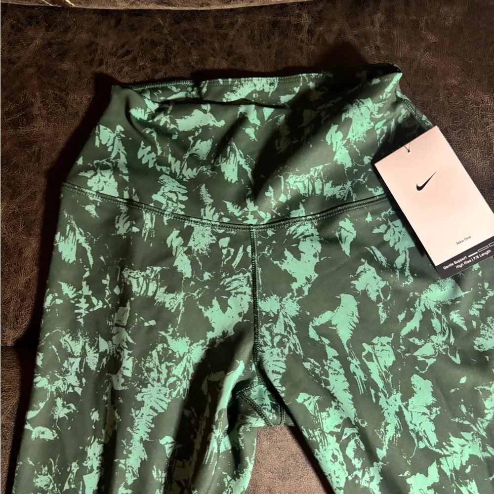 Nike One 7/8 Women’s High-Rise Printed Leggings – Green Floral – NWT - Picture 4 of 6